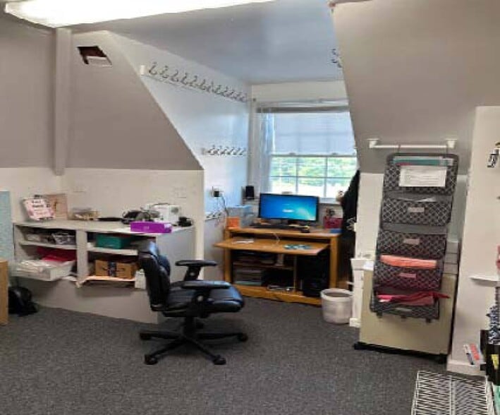 More Photos Of 8759 Mathis Ave, Manassas Freestanding For Lease