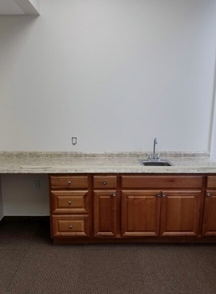 More Photos Of 210 Old Country Rd, Mineola Office For Lease