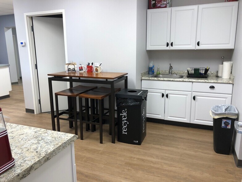 More Photos Of 530 6th St, Roseville Freestanding For Sale