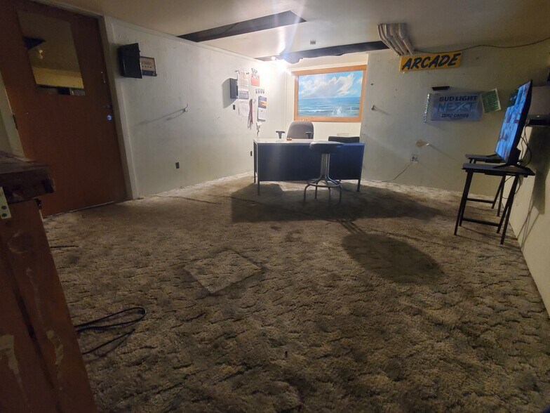 More Photos Of 295 S Broadway, Coos Bay Restaurant For Sale