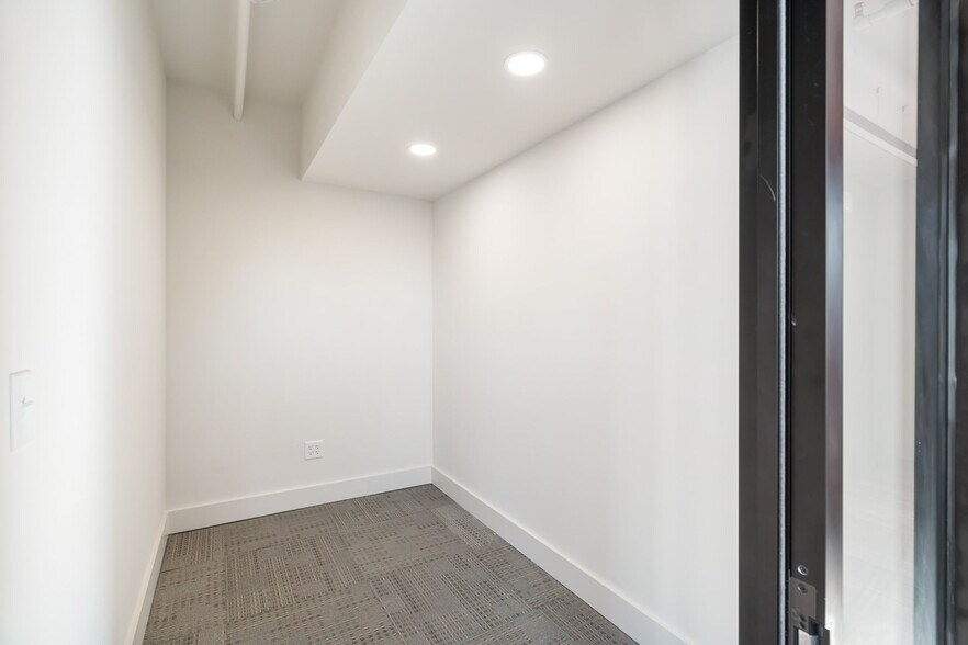 More Photos Of 828 N Broadway St, Knoxville Coworking Space