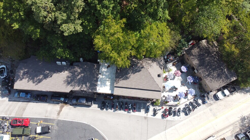 More Photos Of 82 Armstrong St, Eureka Springs Restaurant For Sale