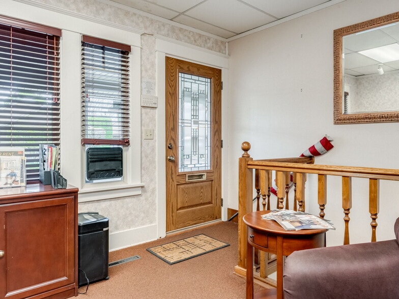 More Photos Of 737 NW Adams St, McMinnville Office For Sale