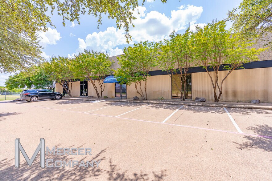 More Photos Of 400 Centre Park Blvd, DeSoto Light Manufacturing For Sale