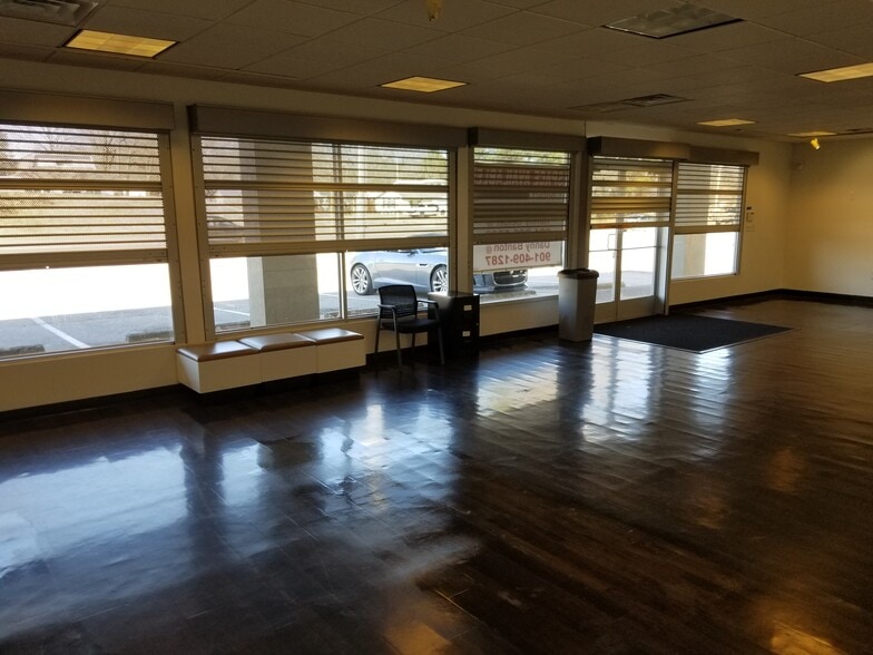 More Photos Of 6301-6313 Stage Rd, Memphis Storefront Retail Office For Sale