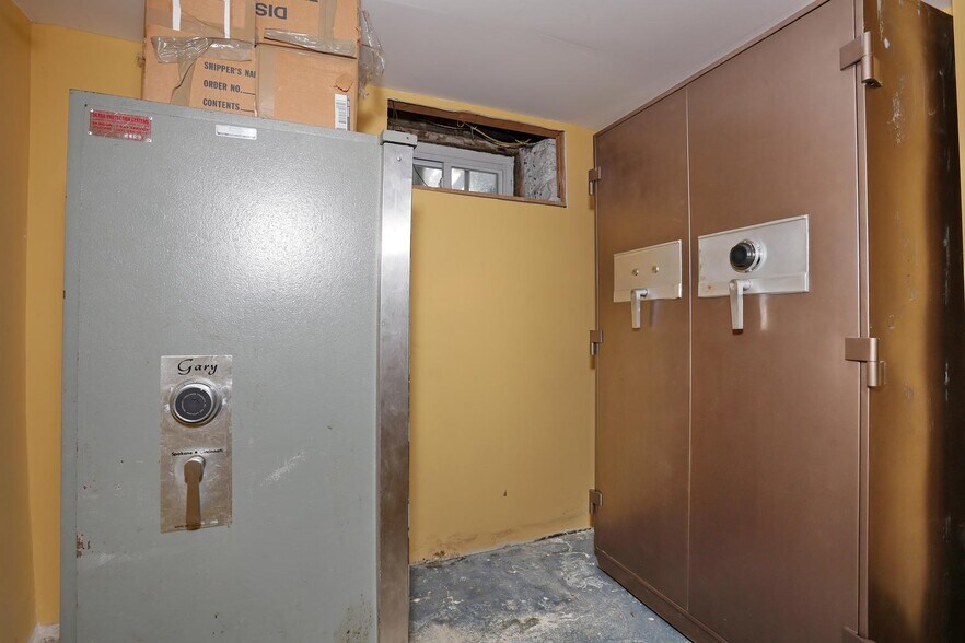More Photos Of 22 S Madison Ave, Spring Valley Office For Sale