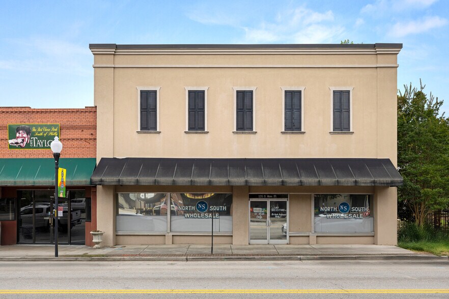 More Photos Of 120 S Main St, Lancaster Showroom For Lease