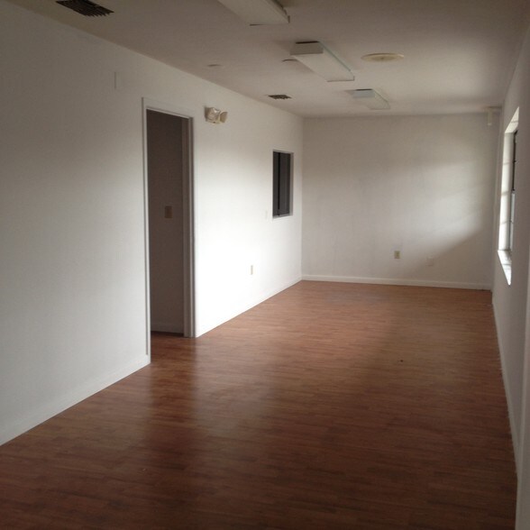 More Photos Of 13910 Fivay Rd, Hudson Medical For Lease