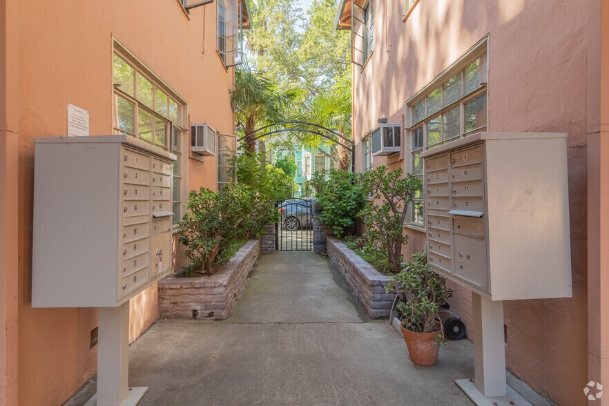 More Photos Of 2323-2325 H St, Sacramento Apartments For Sale