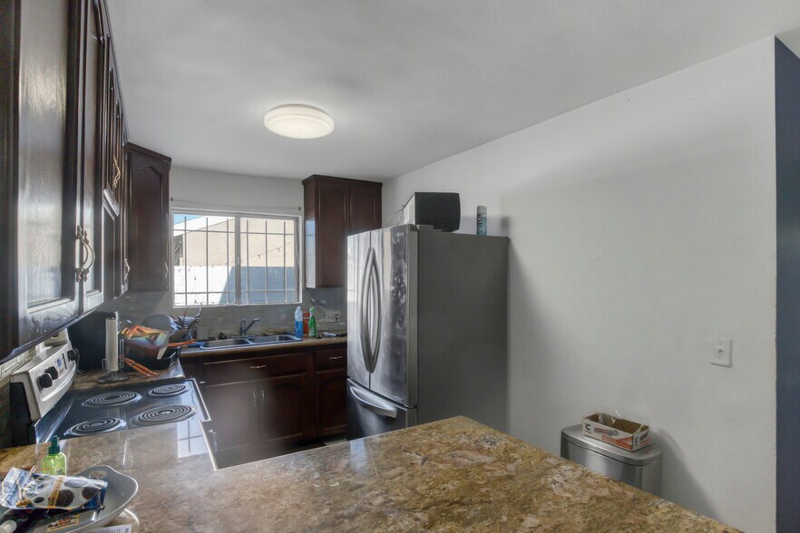 More Photos Of 5447 Blackwelder St, Los Angeles Apartments For Sale