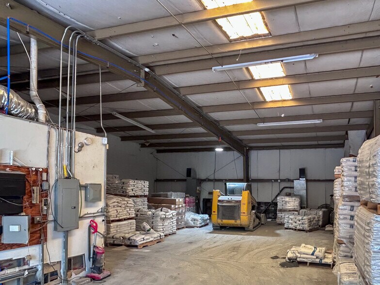 More Photos Of 4663 Franchise St, North Charleston Flex For Lease