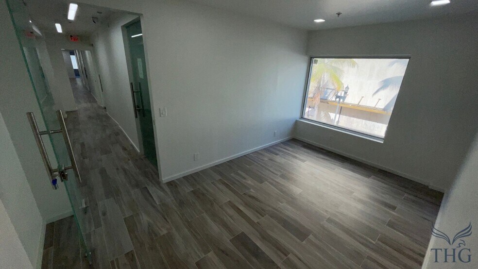 More Photos Of 39 NE 1st Ave, Miami Storefront Retail Office For Lease