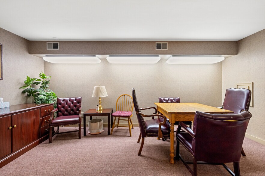 More Photos Of 520 E Maxwell St, Lexington Office For Sale