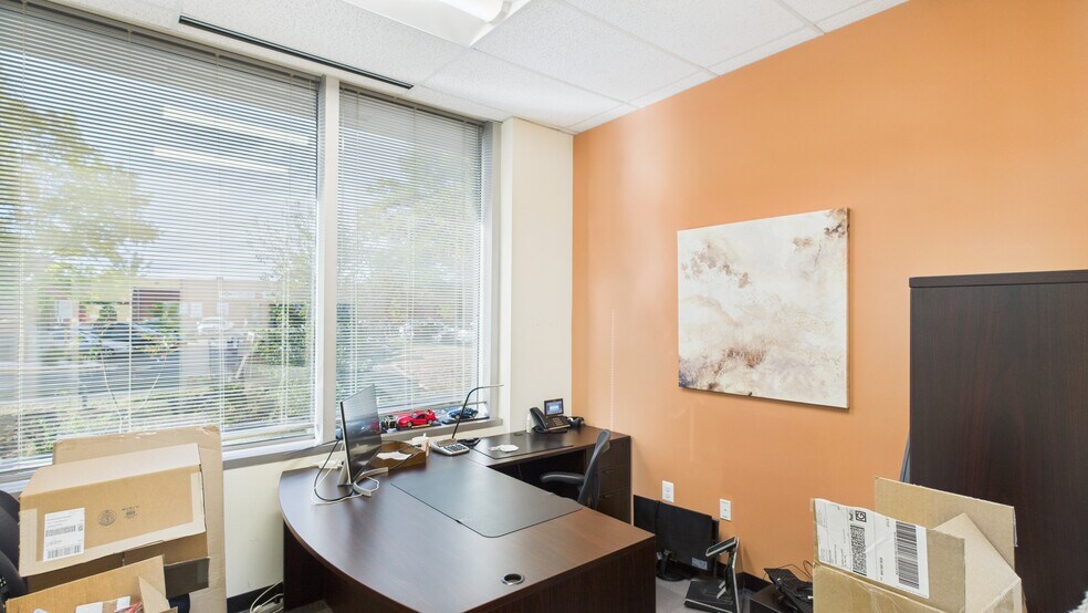 More Photos Of 14012-14018 Sullyfield Cir, Chantilly Medical For Lease