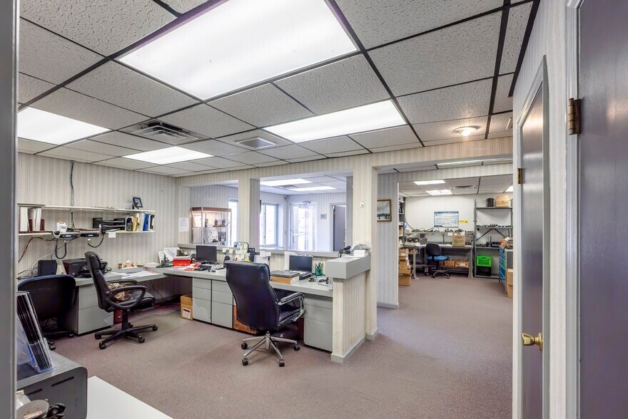 More Photos Of 447 Broadway, Ulster Park Office For Sale