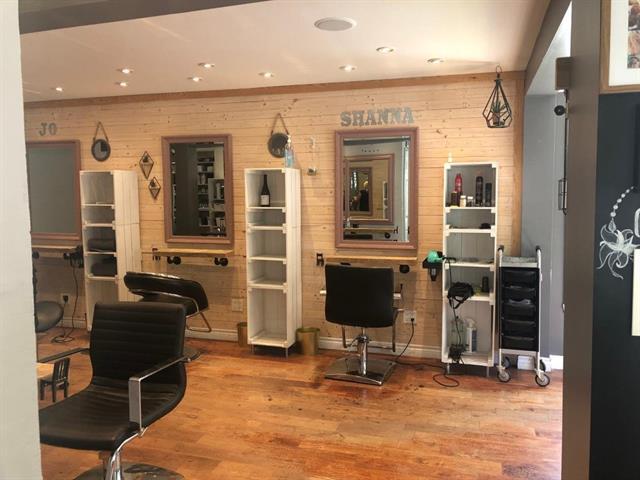 More Photos Of 254 Ch de la Grande-Côte, Rosemère Storefront Retail Residential For Sale