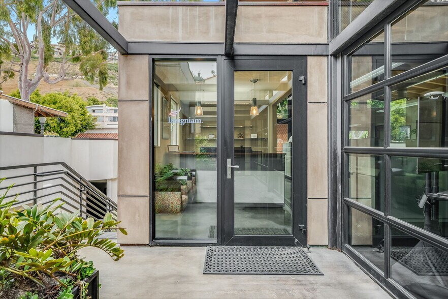 More Photos Of 345-349 3rd St, Laguna Beach Loft Creative Space For Sale