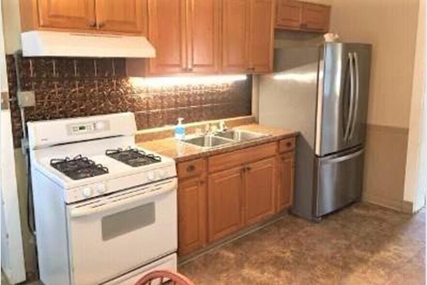 More Photos Of 16 N Main St, London Office For Lease