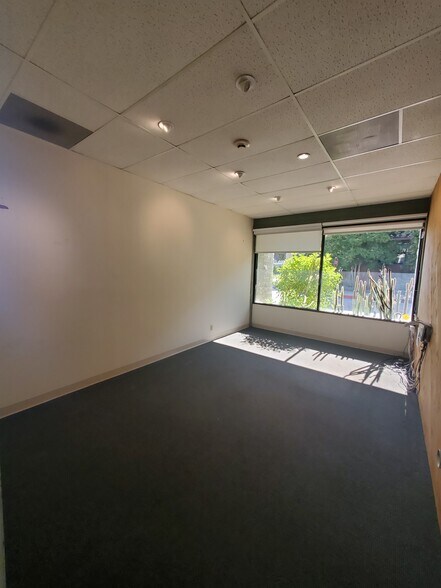 More Photos Of 31-77 W Del Mar Blvd, Pasadena Warehouse For Lease