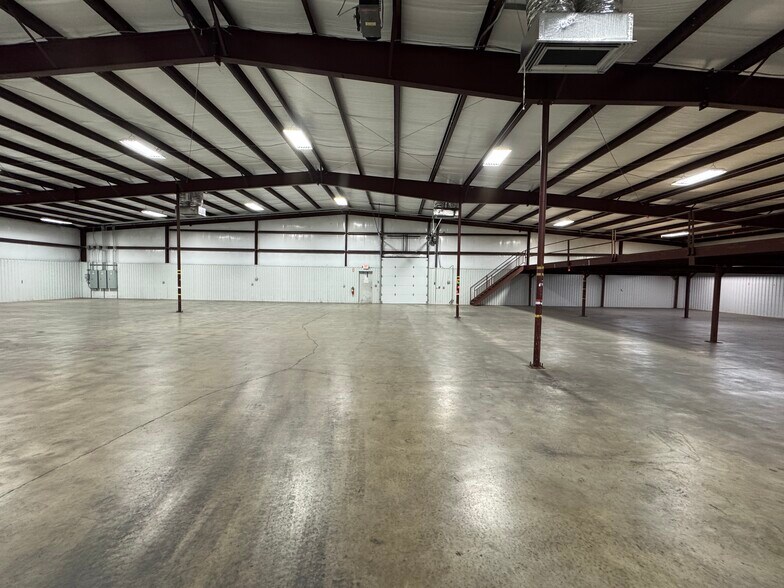 More Photos Of 130 E 9th St, Ada Warehouse For Lease