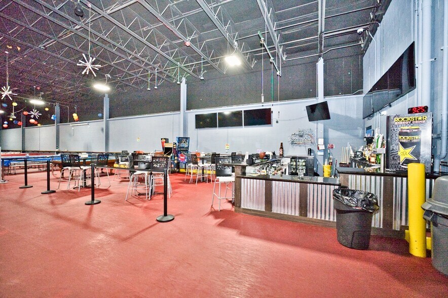 More Photos Of 7777-7847 N Caldwell Ave, Niles Manufacturing For Sale