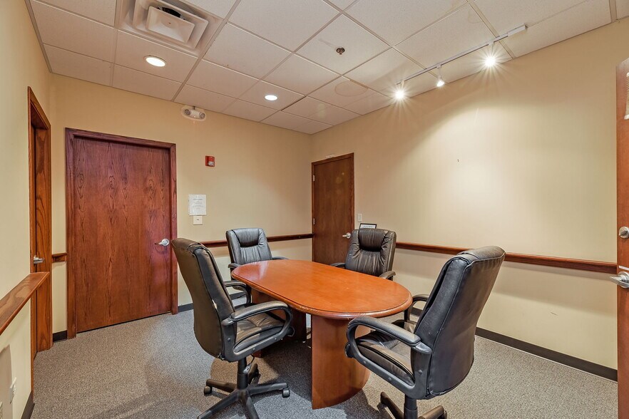 More Photos Of 123 W Washington St, Oswego Office For Lease