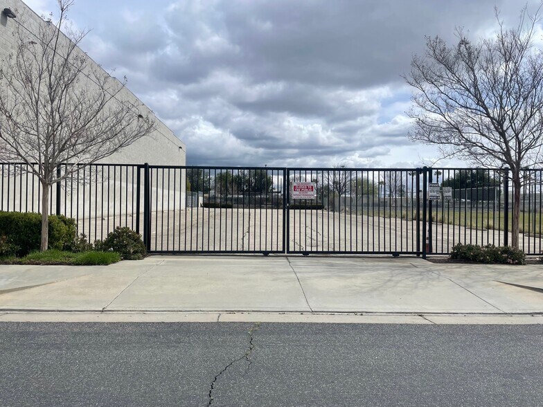 More Photos Of 10010 Remmet Ave, Chatsworth Warehouse For Lease