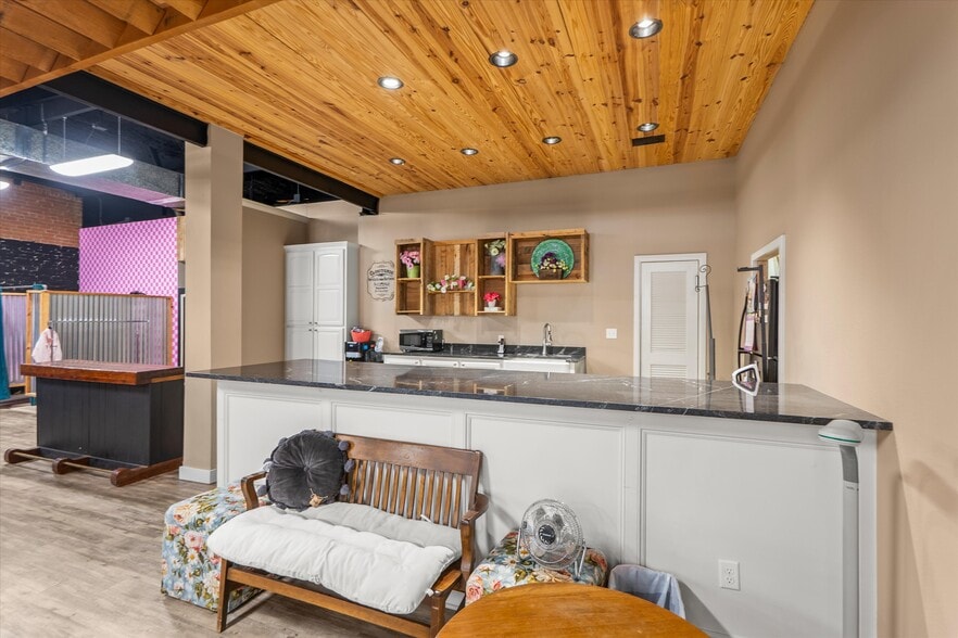 More Photos Of 112 Austin Ave, Lamesa General Retail For Sale
