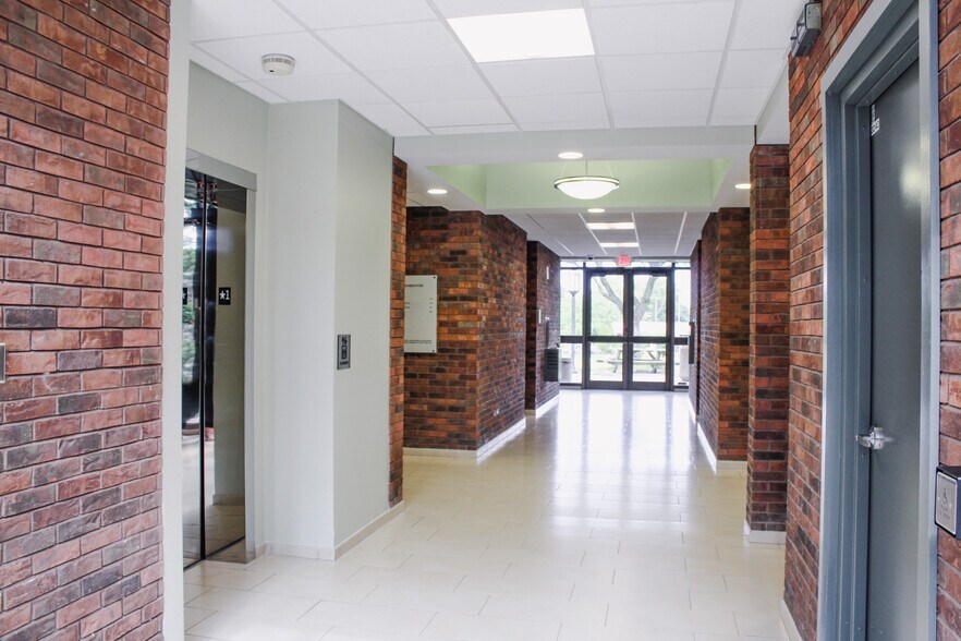 More Photos Of 3040 Charlevoix Dr SE, Grand Rapids Office For Lease