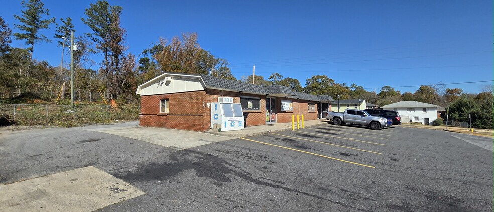 More Photos Of 1301 N Hill St, Griffin Storefront For Sale