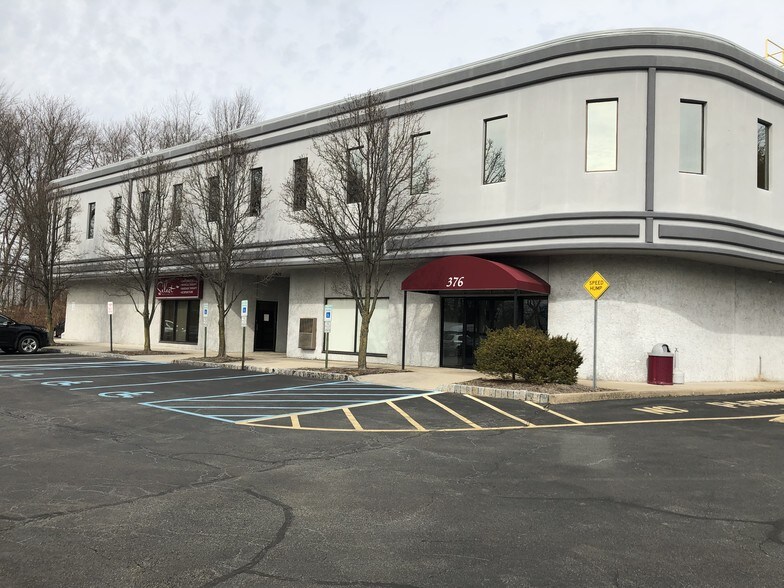 More Photos Of 376 Hollywood Ave, Fairfield Freestanding For Lease