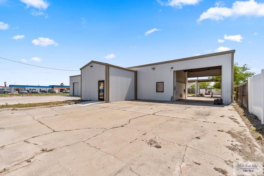 More Photos Of 3202 E Grimes St, Harlingen Light Distribution For Sale