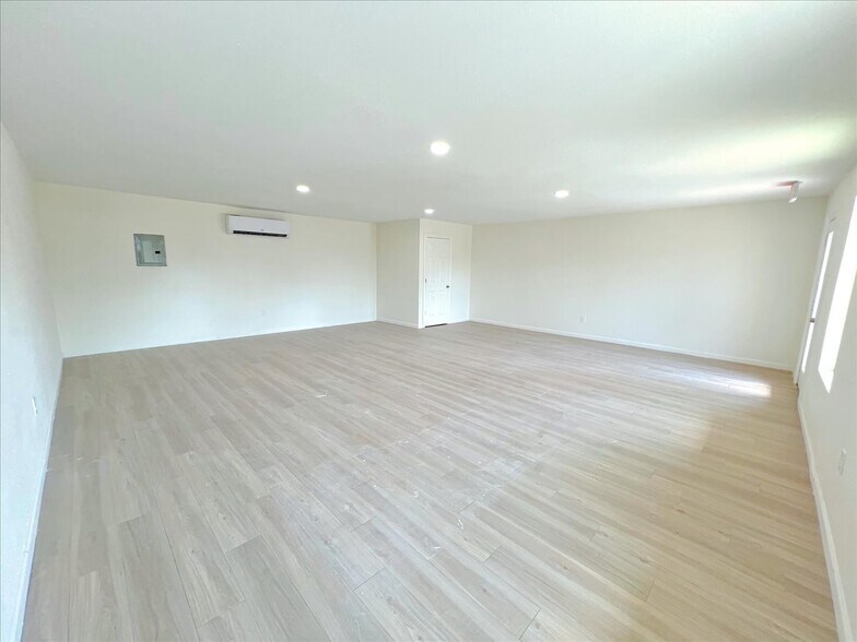 More Photos Of 7704 Irvington Blvd, Houston General Retail For Lease