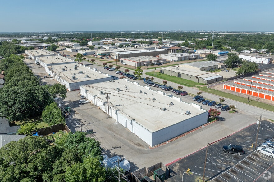 More Photos Of 1100-1120 Luke St, Irving Unknown For Lease