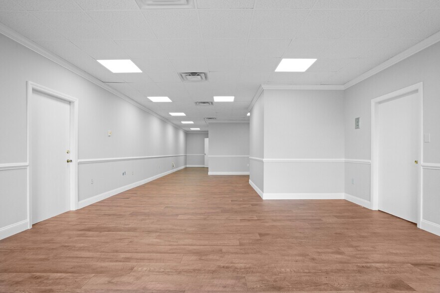 More Photos Of 15 Main St ex, Plymouth Storefront Retail Office For Lease