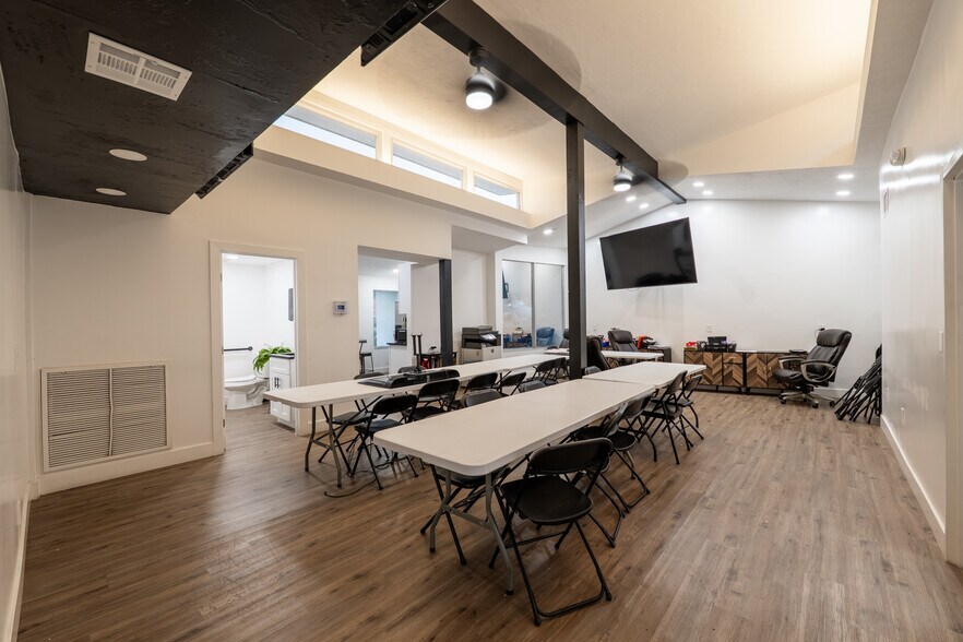 More Photos Of 3616 Broadway Ave, Fort Myers Medical For Sale