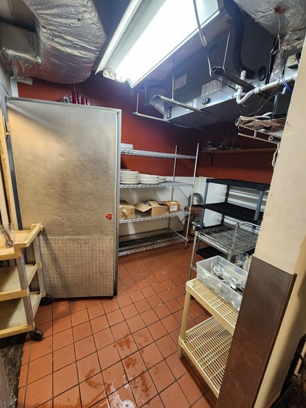 More Photos Of 321 N Main St, Hendersonville Restaurant For Lease