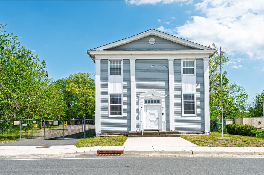 More Photos Of 82 Mill St, Mays Landing Restaurant For Sale