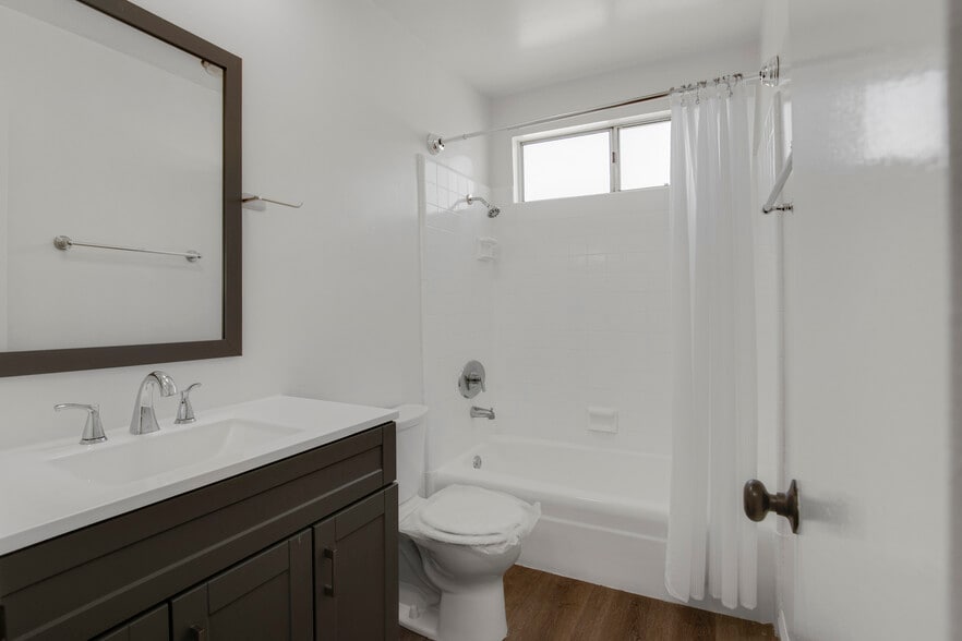 More Photos Of 11733 Mayfield Ave, Los Angeles Apartments For Sale