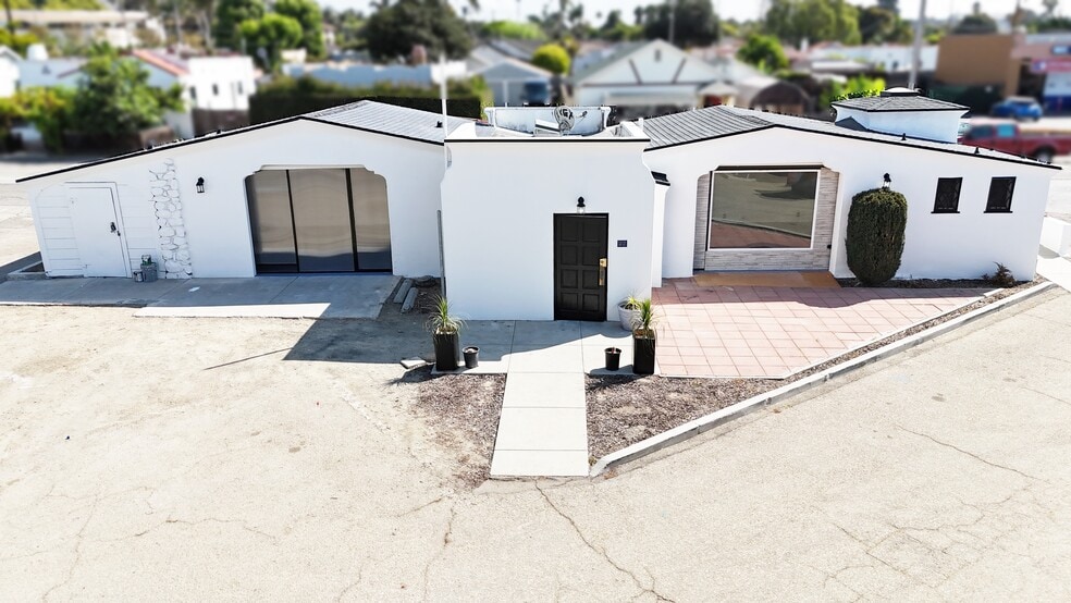 More Photos Of 111 S Dos Caminos Ave, Ventura General Retail For Lease