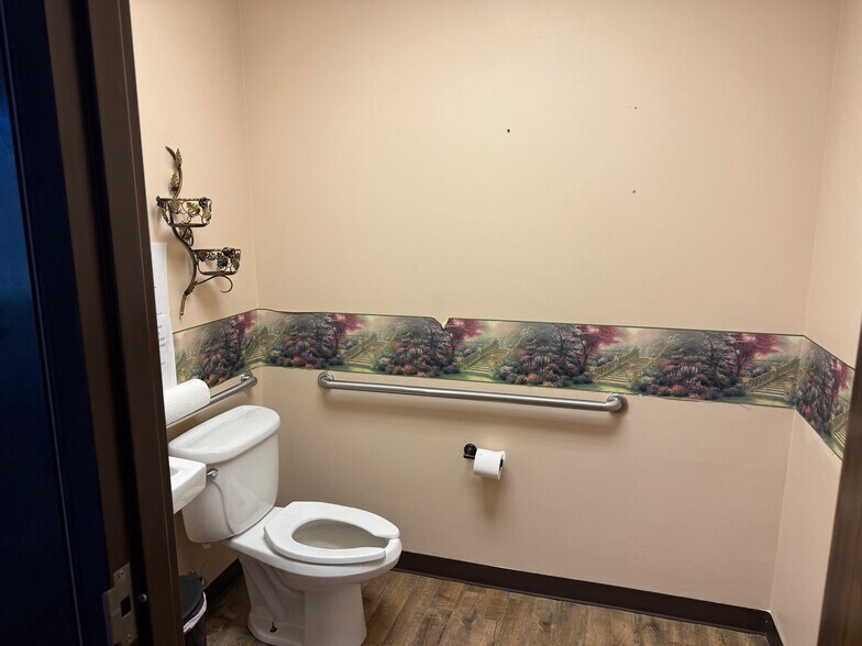 More Photos Of 2106 E Andrew Johnson Hwy, Morristown Office For Lease