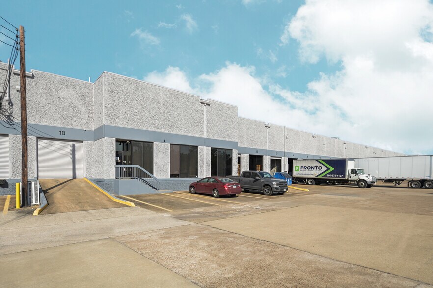 More Photos Of 4647 Pine Timbers St, Houston Warehouse For Lease