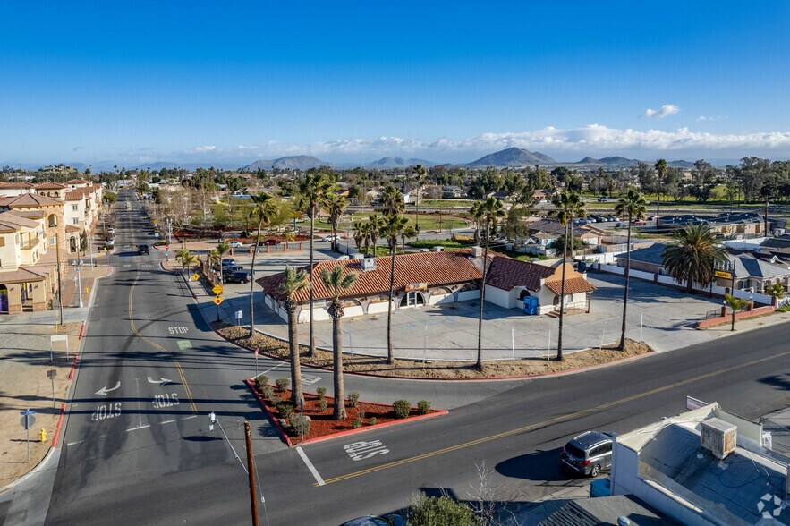 More Photos Of 114 E 11th St, Perris Restaurant For Sale