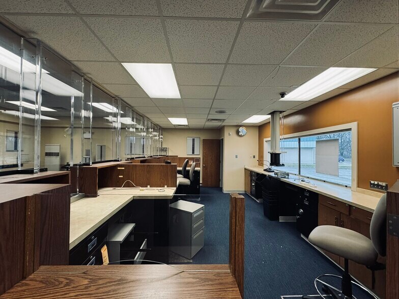 More Photos Of 5101 N Grand River Ave, Lansing Bank For Sale