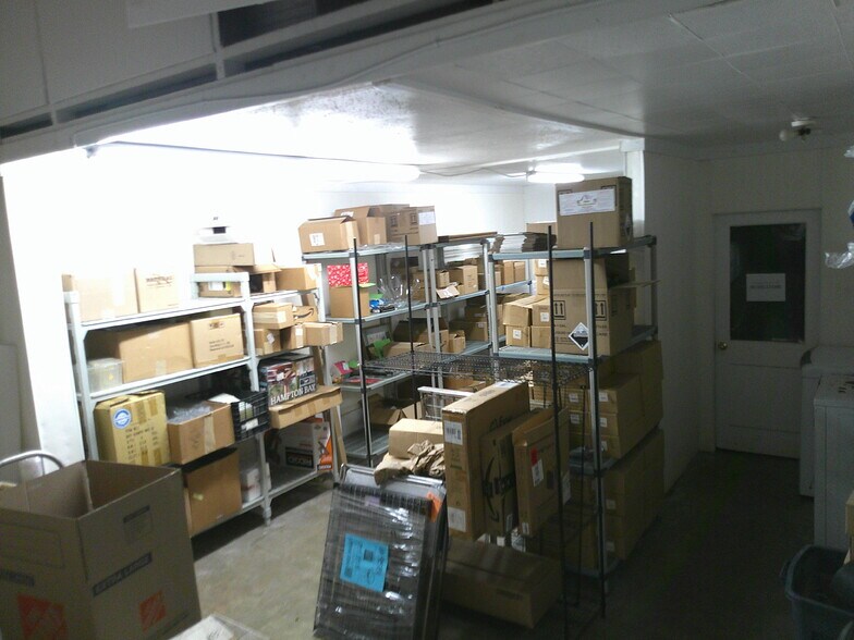 More Photos Of 1319 N Gordon St, Alvin Warehouse For Sale