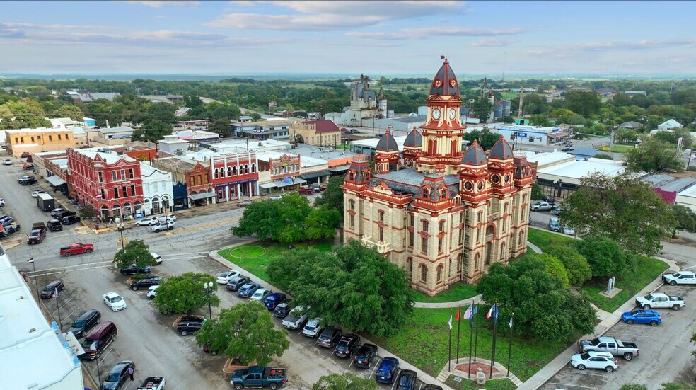 More Photos Of 105 E San Antonio St, Lockhart Storefront Retail Office For Sale