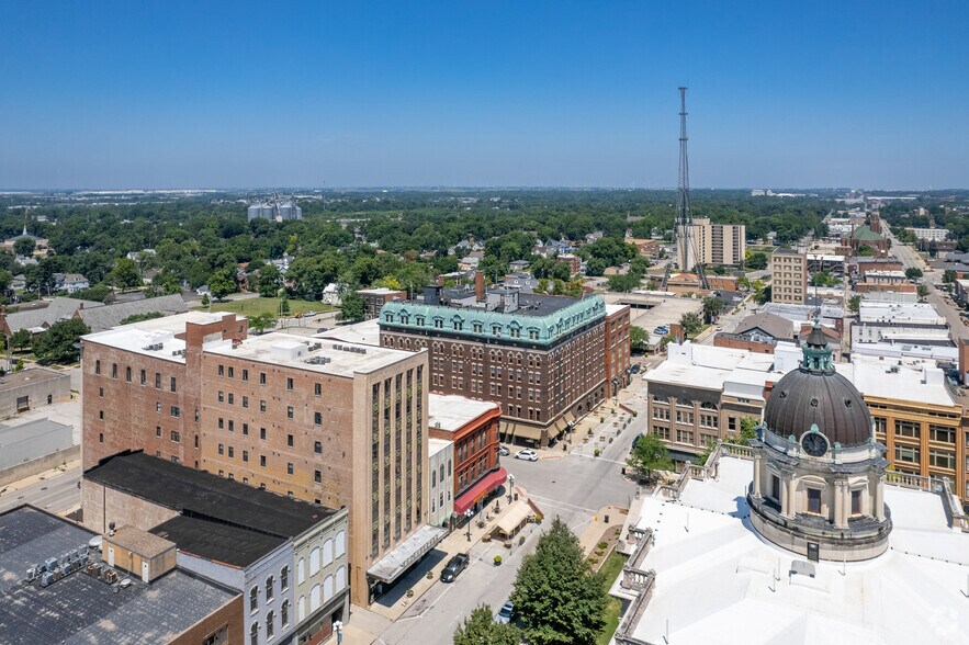 More Photos Of 207 W Jefferson St, Bloomington Office For Lease