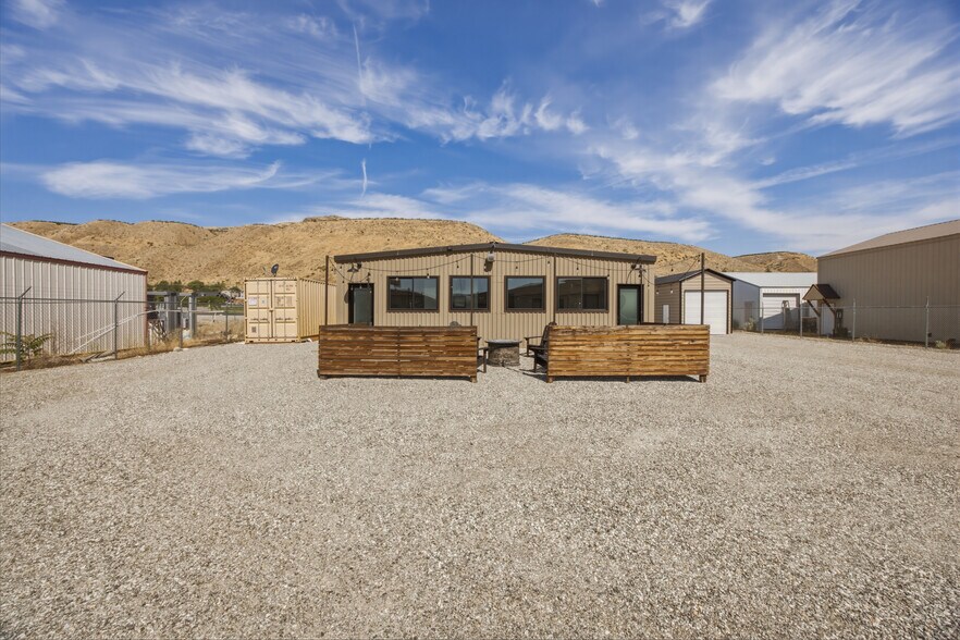 Primary Photo Of 102 E Lakeshore Dr, Pateros Auto Repair For Sale
