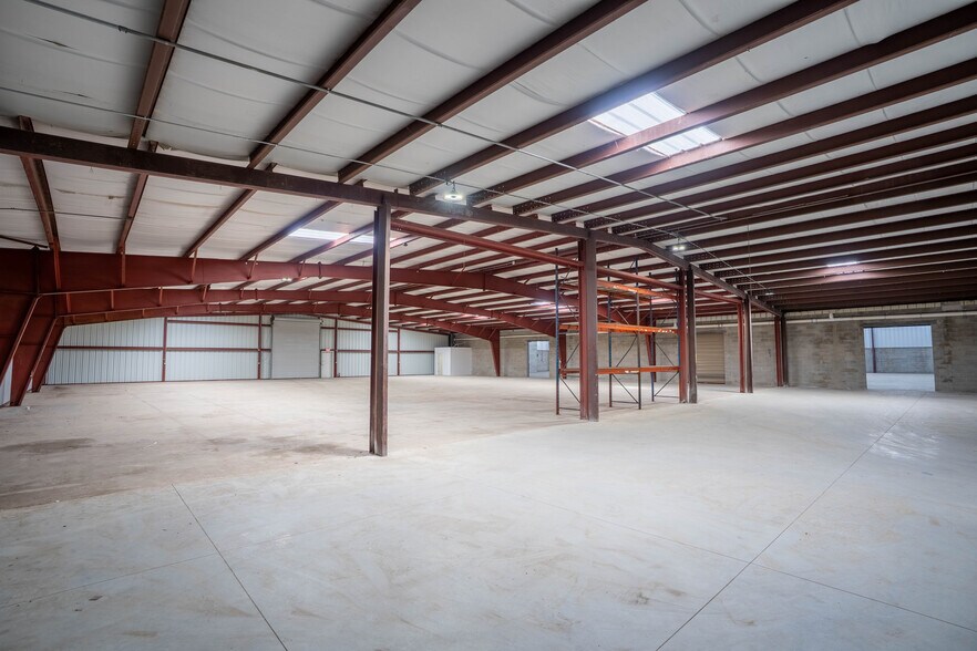 More Photos Of 12925 N 49th St, Clearwater Warehouse For Lease