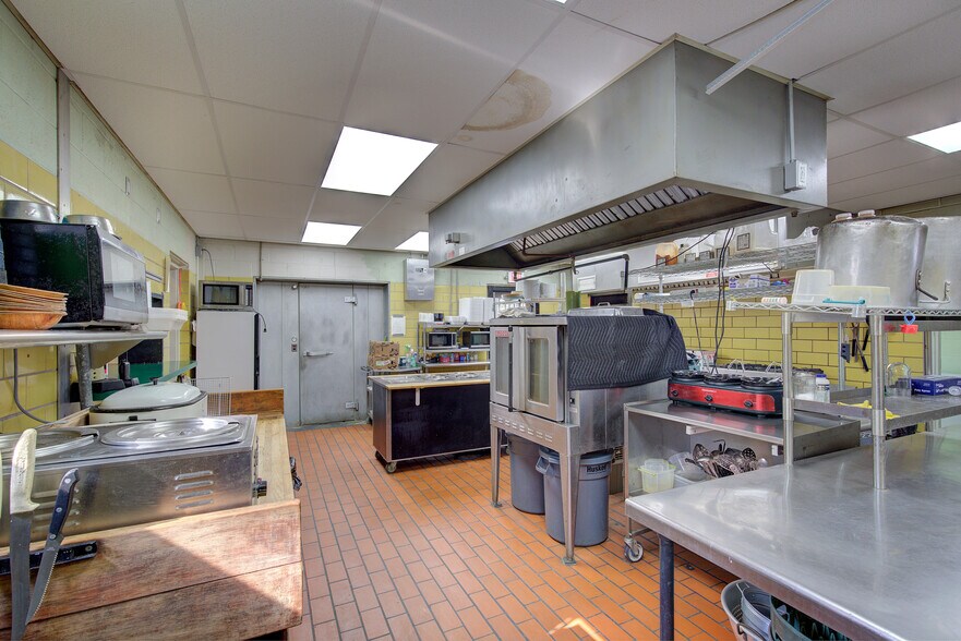 More Photos Of 217 College St, Sulphur Springs General Retail For Sale